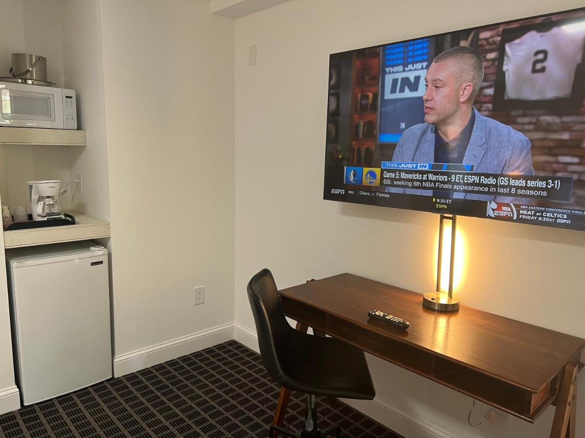 Rocky River Inn New Milford Экстерьер фото