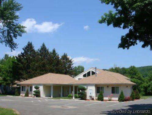 Rocky River Inn New Milford Экстерьер фото